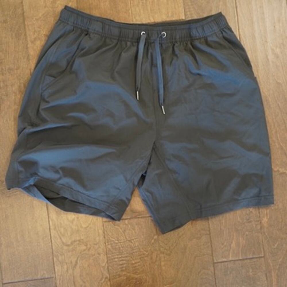 Quince Performance Tech Drawstring Shorts Green M… - image 3